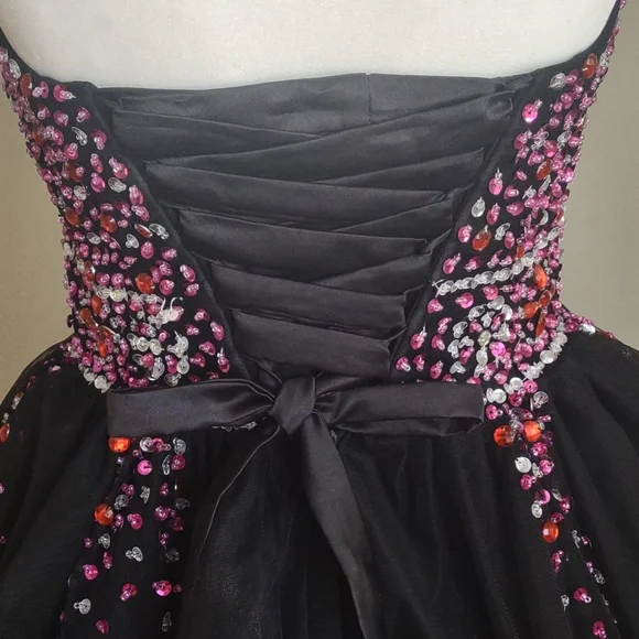 Valentine's Day Dress. Pink silver & red sequins. Black skirt. Size 4-6 No brand - Picture 4 of 10